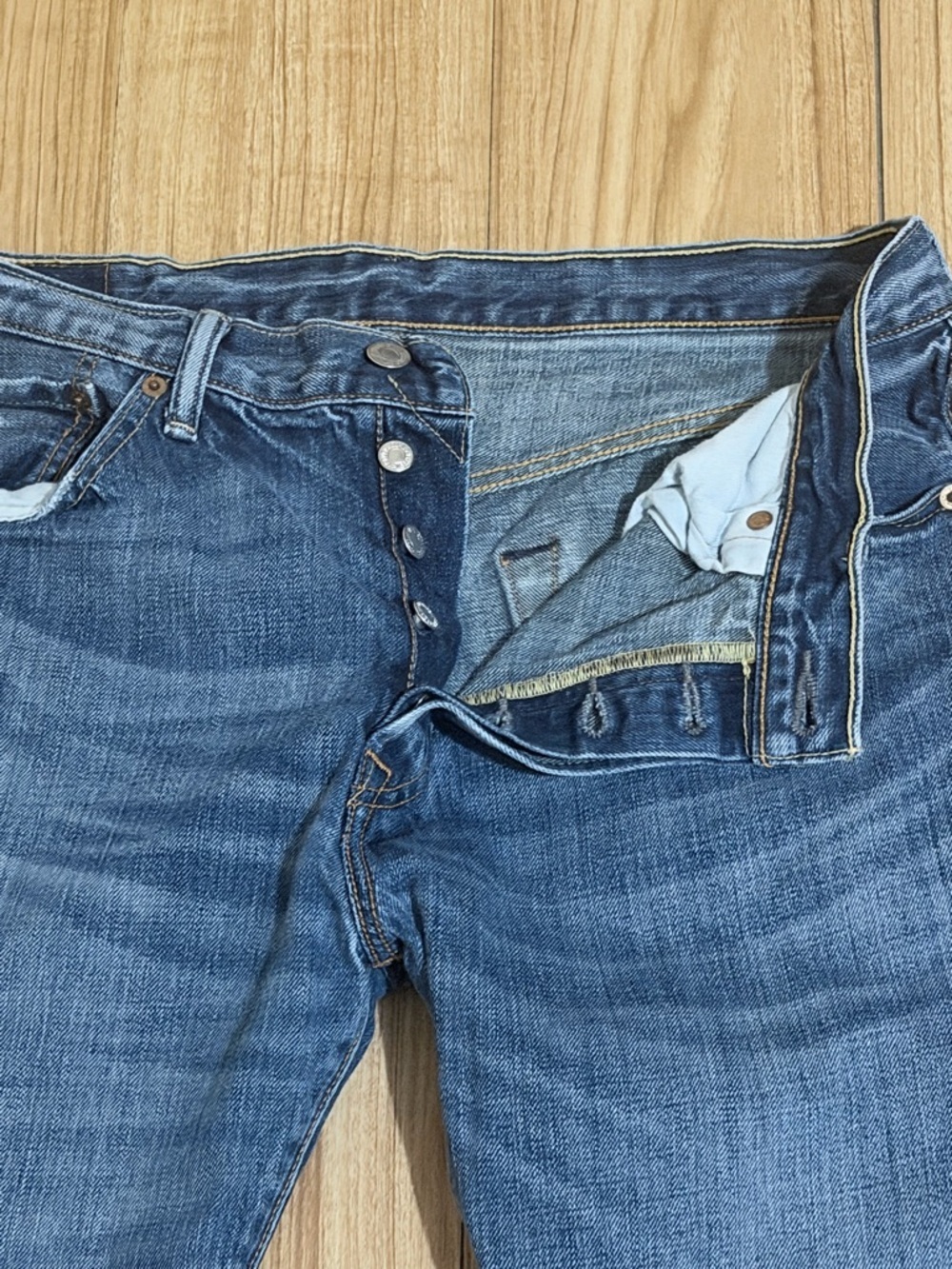 Levi's Men's 501 Washed Blue Relaxed Straight capri Jeans - Picture 5 of 11